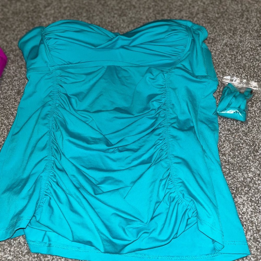 NWT- BUNDLE OF TANKINI TOPS- Size Medium - Picture 5 of 9